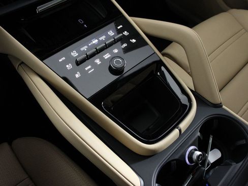 New 2026 Porsche Cayenne image 14