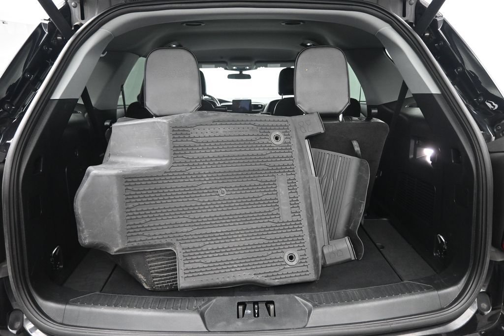 Used 2023 Ford Explorer XLT w/ Equipment Group 202A AWD/4WD image 29