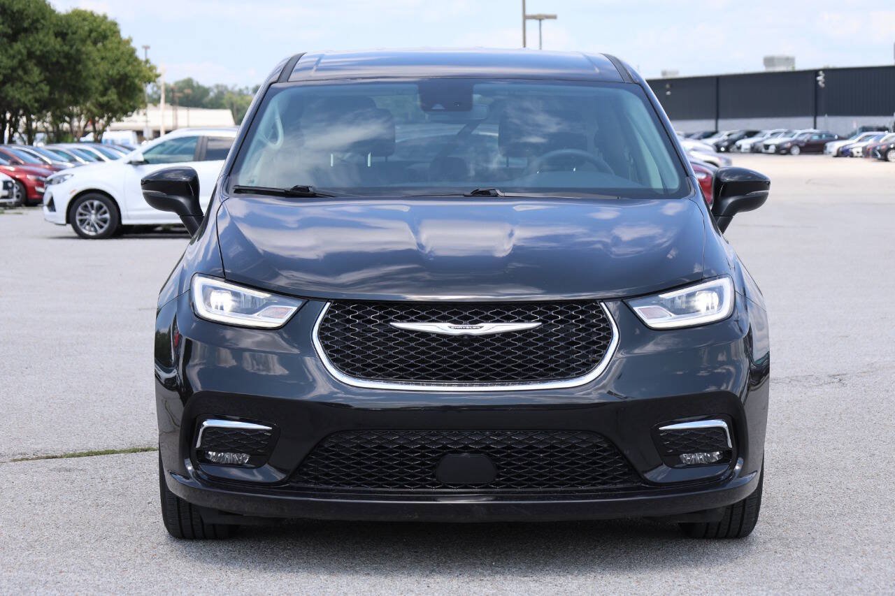 Used 2023 Chrysler Pacifica Touring-L FWD image 5