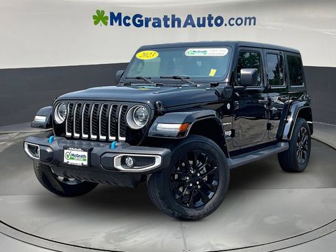 Used 2023 Jeep Wrangler Unlimited Sahara w/ Dual Top Group AWD/4WD image 3
