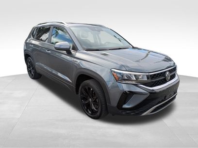 Used 2023 Volkswagen Taos SE w/ Panoramic Sunroof Package