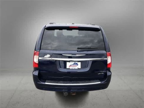 Used 2014 Chrysler Town & Country Limited w/ Luxury Group image 5