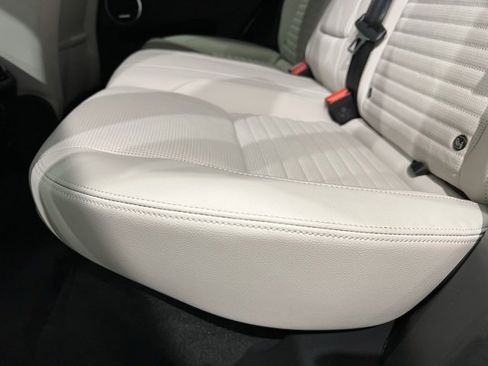 Used 2023 Land Rover Discovery Sport SE image 49