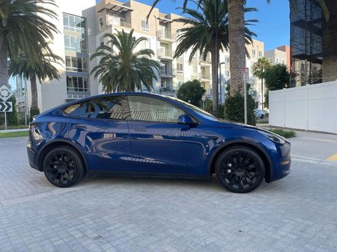 Used 2023 Tesla Model Y 2WD image 7