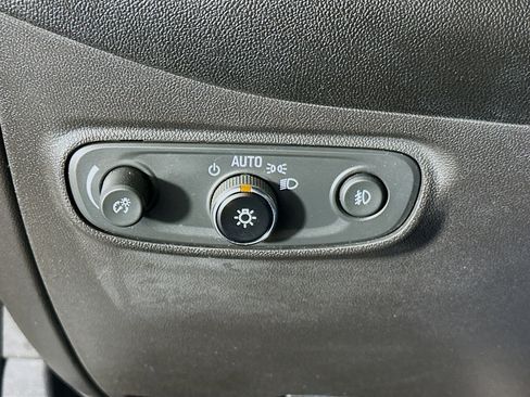 Used 2020 Chevrolet Equinox LT w/ Driver Convenience Package image 17