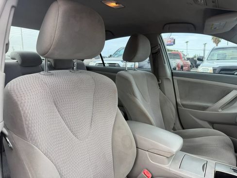 Used 2011 Toyota Camry LE FWD image 30