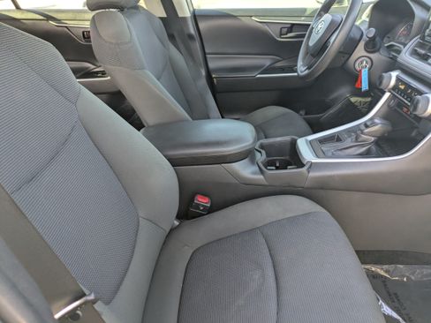 Used 2022 Toyota RAV4 LE w/ Carpet Mat Package (TMS) FWD image 12