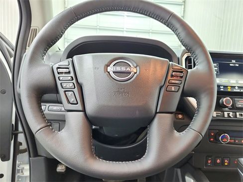 Used 2025 Nissan Frontier SV w/ SV Convenience Package image 23