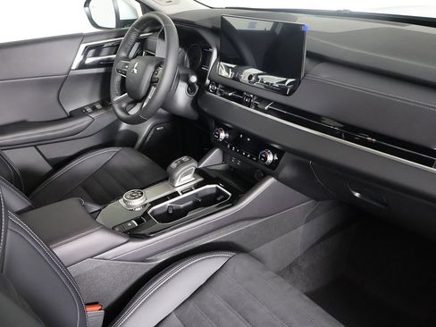 New 2026 Mitsubishi Outlander SE image 29