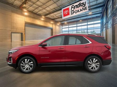 Used 2023 Chevrolet Equinox Premier image 3