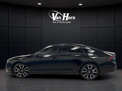 Used 2024 Honda Accord Touring image 4