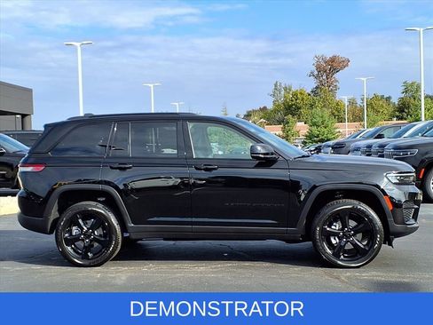 New 2025 Jeep Grand Cherokee Altitude AWD/4WD image 8