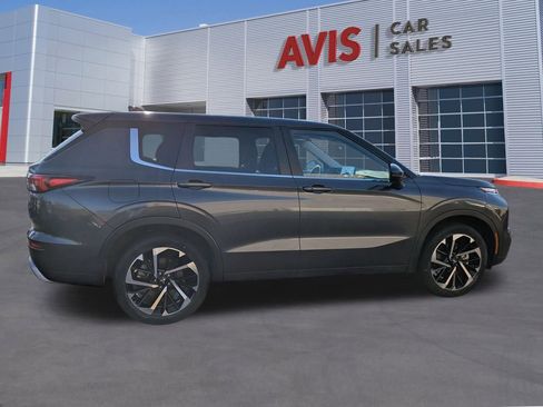 Used 2024 Mitsubishi Outlander SE image 5