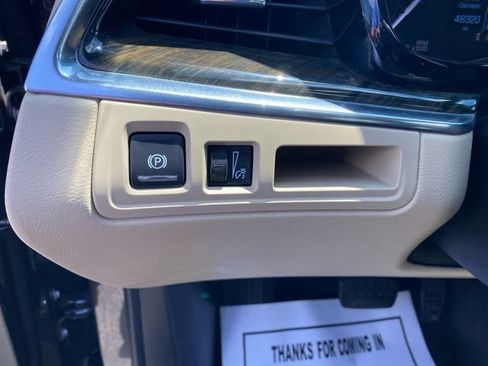 Used 2019 Cadillac XT5 AWD image 18