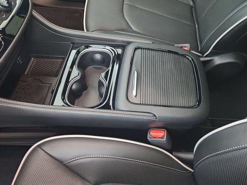 New 2027 Chrysler Pacifica Limited AWD/4WD image 28