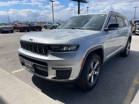 Used 2021 Jeep Grand Cherokee L Limited image 3