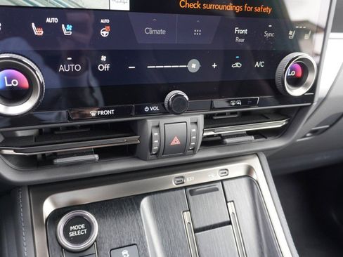 Used 2024 Lexus GX 550 AWD/4WD image 18