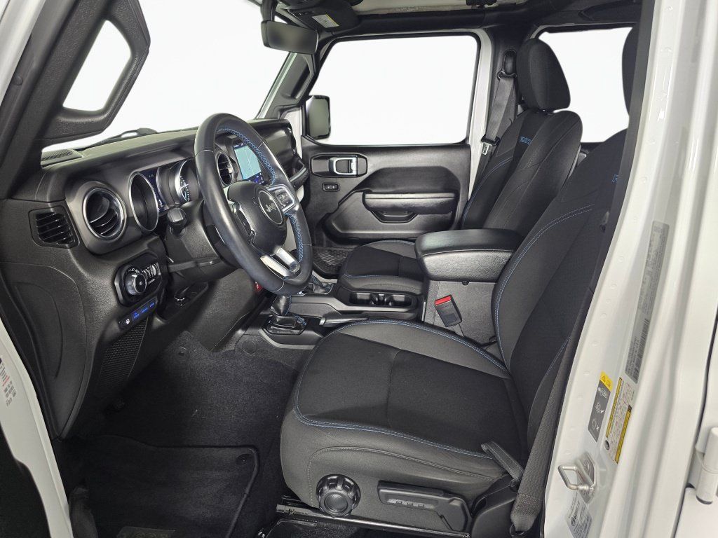 Used 2022 Jeep Wrangler Unlimited Rubicon 4xe AWD/4WD image 30