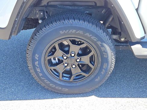 Used 2022 Jeep Gladiator Sport image 9