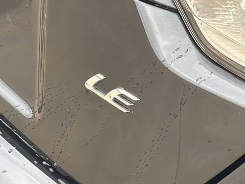 Used 2021 Toyota Corolla LE image 9