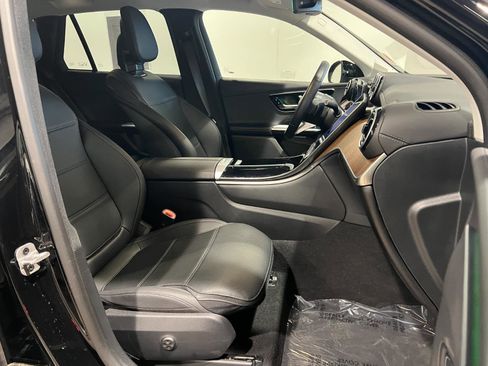 Used 2025 Mercedes-Benz GLC 350e 4MATIC image 41