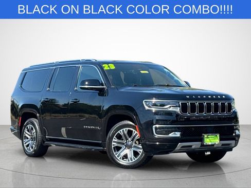 Used 2023 Jeep Wagoneer L Series II RWD image 2