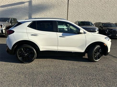Used 2024 Buick Encore GX Sport Touring image 3