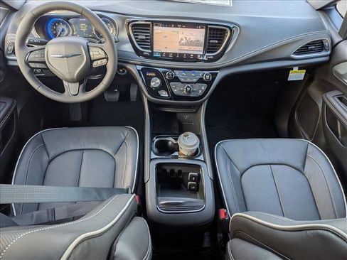 New 2026 Chrysler Pacifica Limited image 15