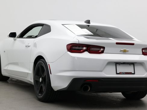Used 2019 Chevrolet Camaro LT RWD image 6
