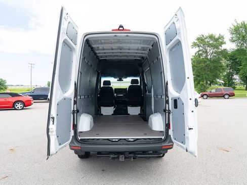 Used 2025 Mercedes-Benz Sprinter 2500 image 14