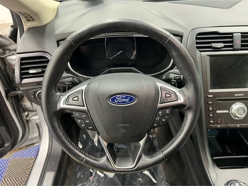 Used 2018 Ford Fusion Titanium image 21