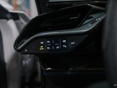 Used 2022 Ferrari SF90 Spider image 41