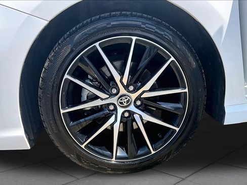Used 2024 Toyota Camry SE FWD image 11