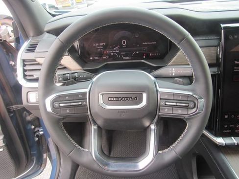 Used 2025 GMC Acadia Denali w/ LPO, All-Weather Package AWD/4WD image 13