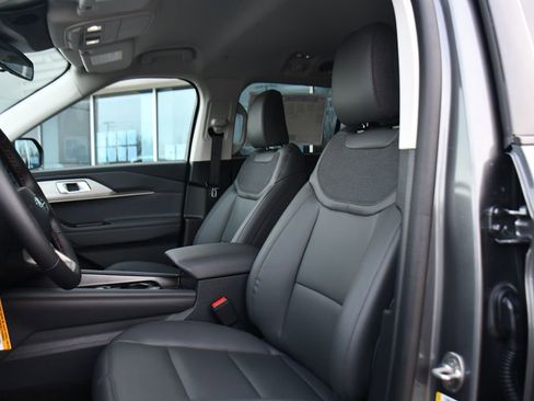 Used 2026 Ford Explorer Active w/ Active Comfort Package image 13