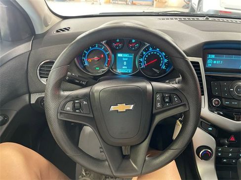 Used 2015 Chevrolet Cruze LT image 14