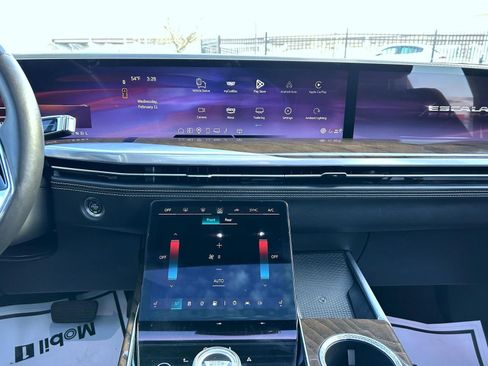 Certified 2025 Cadillac Escalade ESV Premium Luxury Platinum image 18