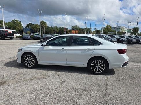 New 2025 Volkswagen Jetta SE image 6