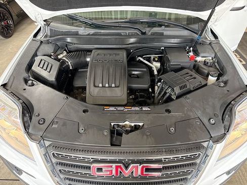 Used 2017 GMC Terrain SLE image 28