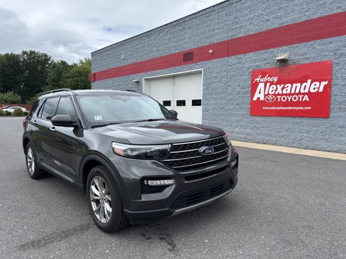 Used 2020 Ford Explorer XLT w/ Equipment Group 202A RWD image 1