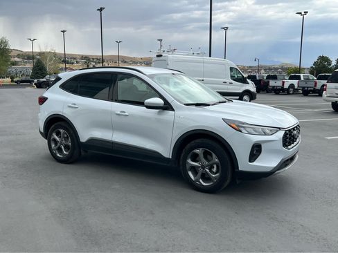 Used 2025 Ford Escape ST-Line Select AWD/4WD image 5