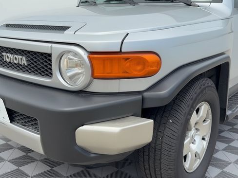Used 2007 Toyota FJ Cruiser 2WD w/ Upgrade Pkg 2 image 12