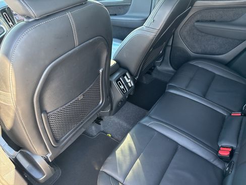 Certified 2025 Volvo XC40 B5 Plus image 32