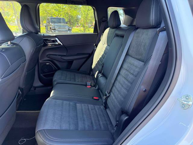 New 2026 Mitsubishi Outlander LE AWD/4WD image 11