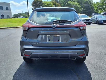 New 2025 Nissan Kicks Play S