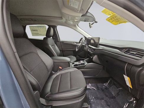 New 2025 Ford Escape SE w/ Class II Trailer Tow Package image 15