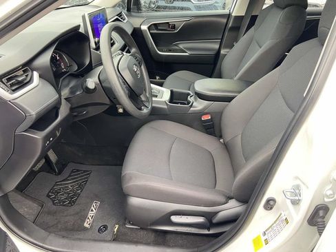 Used 2025 Toyota RAV4 LE FWD image 17