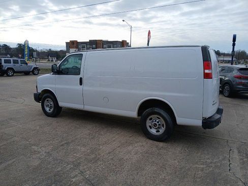 Used 2018 GMC Savana 2500 w/ Driver Convenience Package image 8