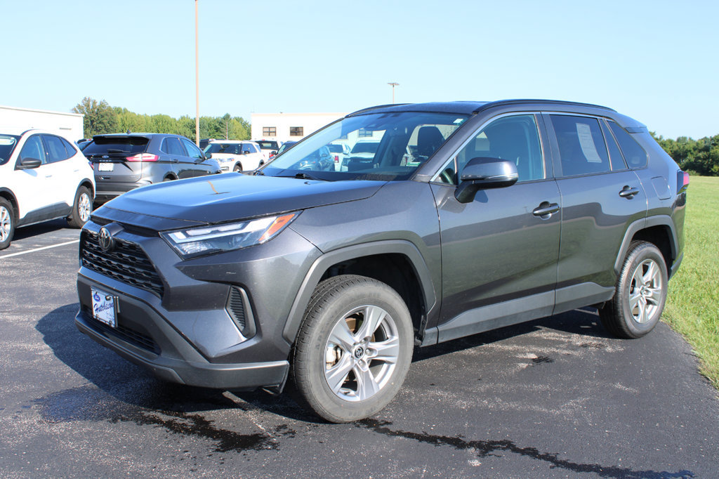 Used 2025 Toyota RAV4 XLE FWD image 3