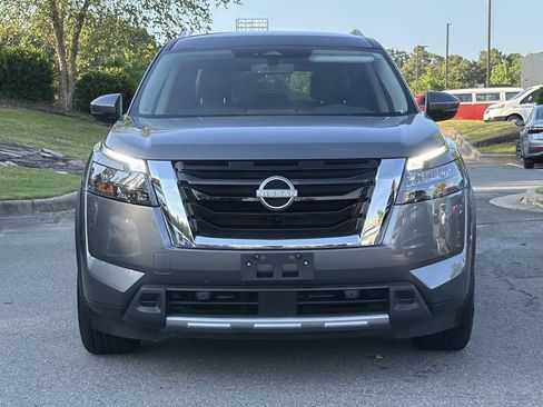 Used 2025 Nissan Pathfinder SL FWD image 8